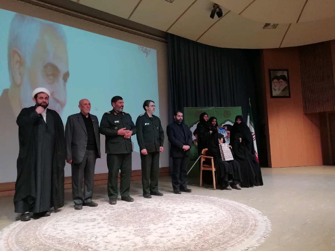 در ایام دهه فجر از مادران شهدا تجلیل شد