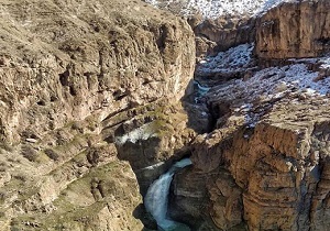 آبشار کردیت در زمستان + فیلم