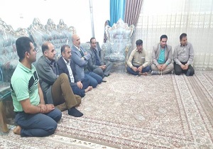دیدار سرپرست شهرداری منطقه ۴ اهواز با جانباز مدافع حرم