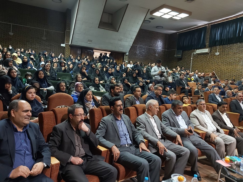 تجلیل از پذیرفته شدگان رتبه‌های برتر کنکور سال ۹۷_۹۸در کرمان