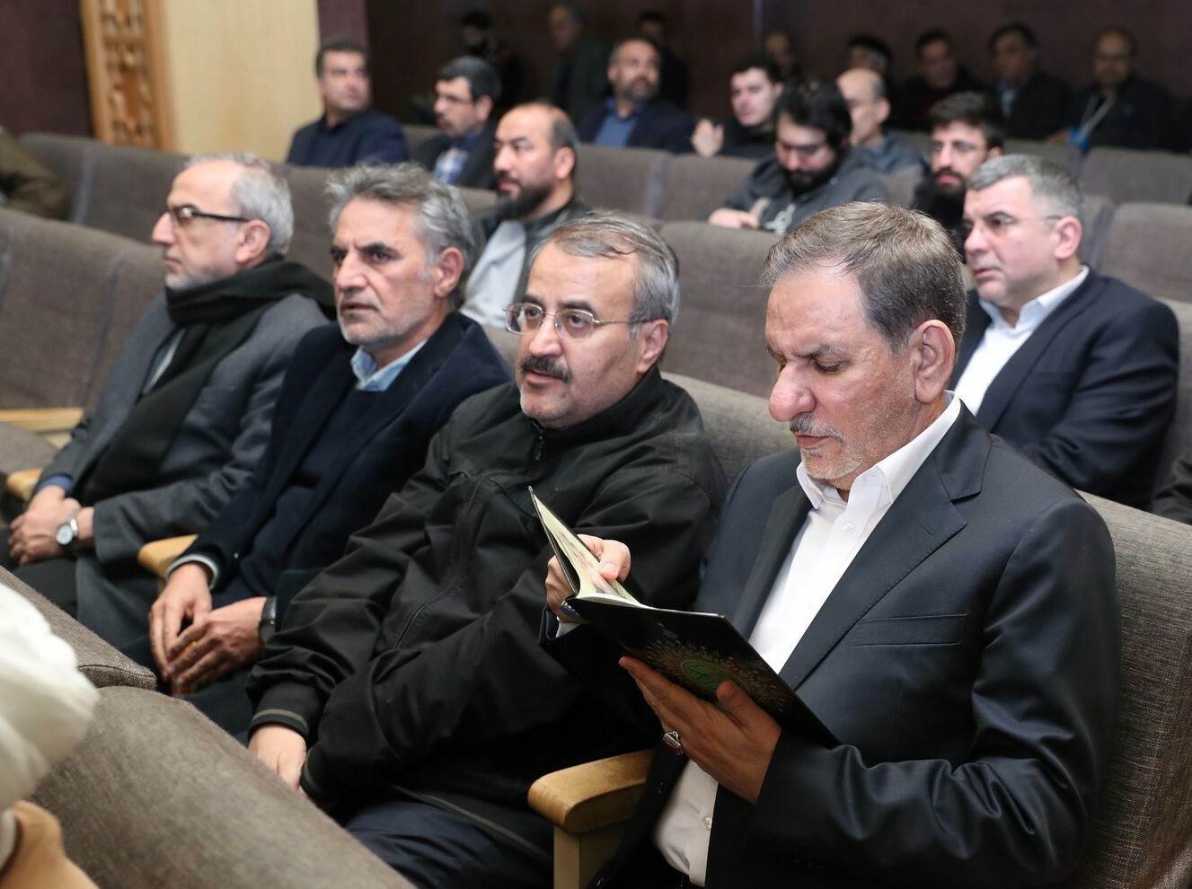 حضور جهانگیری در مراسم ترحیم مادر دکتر خانیکی