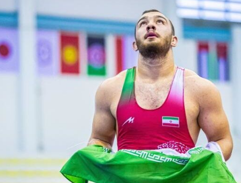 پدیده تیم ملی کشتی آزاد: مردم باید فردی لایق و دلسوز را برای نشستن بر روی صندلی مجلس انتخاب کنند
