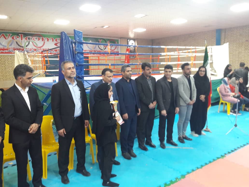 مسابقات کیک بوکسینگ بانوان در گناوه برگزار شد