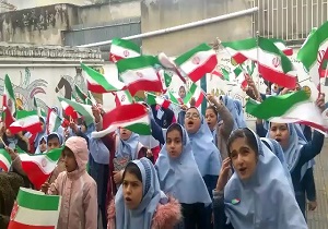 همخوانی دانش‌آموزان به مناسبت دهه فجر + فیلم