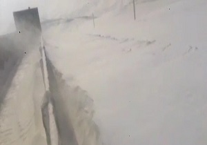 برف و کولاک در روستای «جنیان» + فیلم