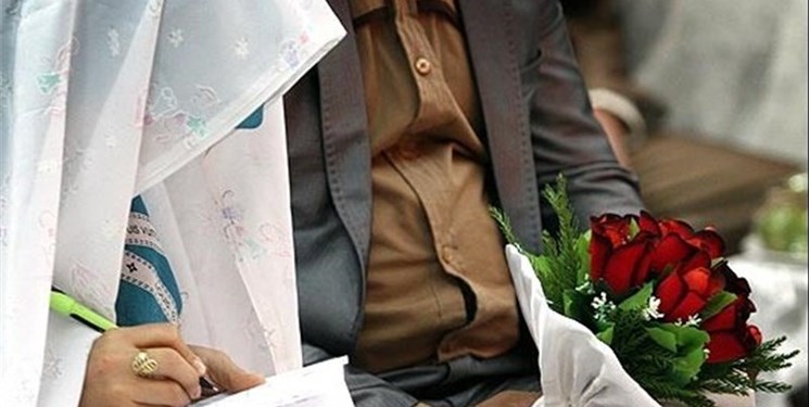 حاشیه&zwnj;ای از مراسم ازدواج دانشجویی/ گفتگو با نوعروسی که مهریه&zwnj;اش یک شاخه گل بود