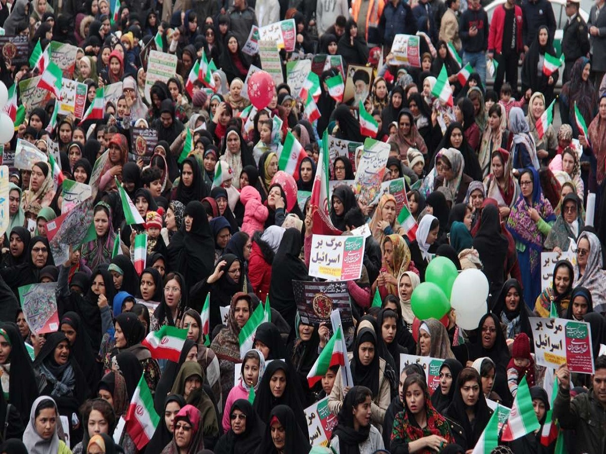 مردم با حضور در راهپیمایی عجز و شکست دشمنان ناامید را به رخ‌شان بکشند