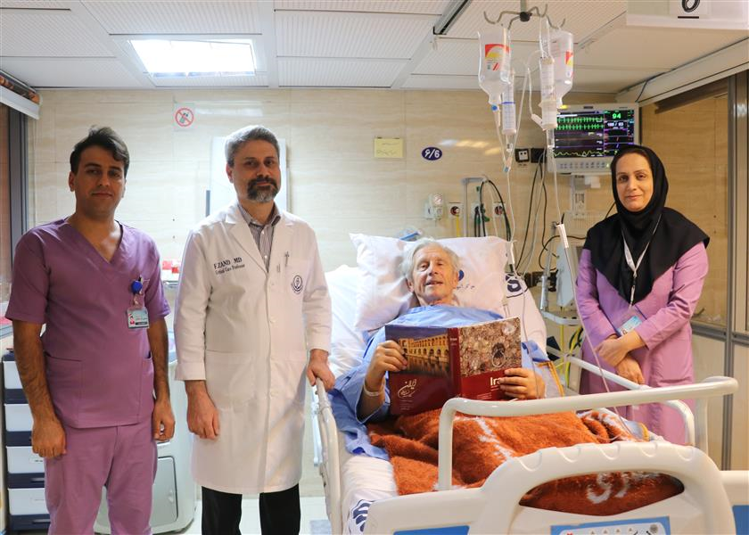 نجات توریست فرانسوی از مرگ حتمی با تلاش پزشکان بیمارستان نمازی
