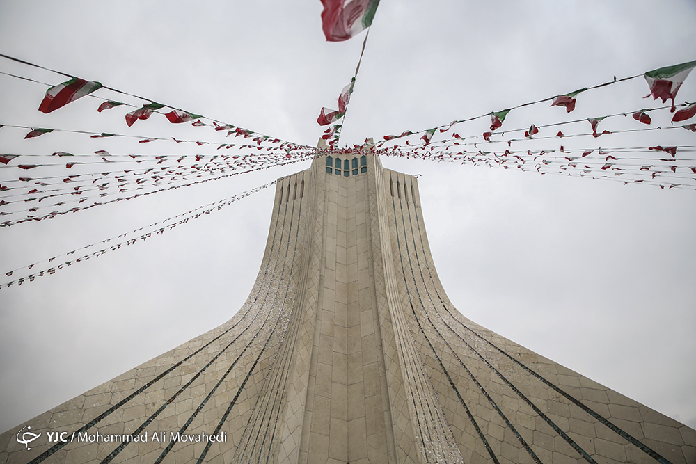 ملت ایران، مبارزه با استبداد و استعمار را افتخار خود می‌داند
