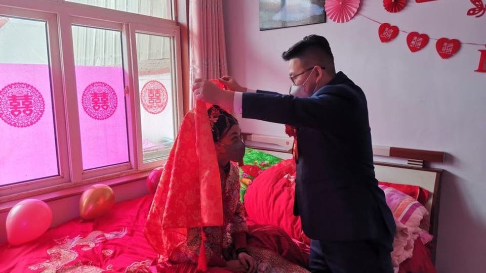جشن عروسی که تنها میهمان آن ویروس کرونا بود! + عکس