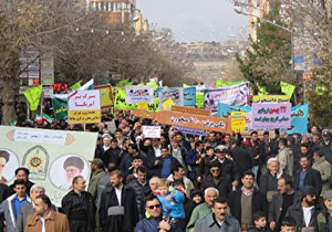 حماسه ایران انقلابی؛ آغاز راهپیمایی ۲۲ بهمن در مهاباد تا دقایقی دیگر