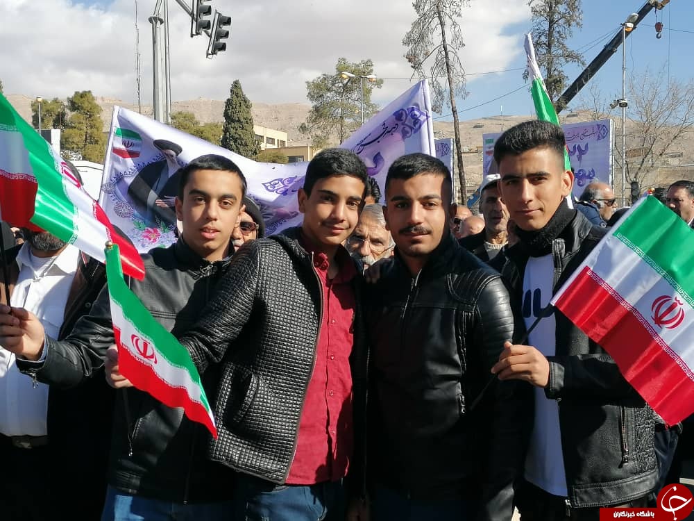 فارس به پاس پیروزی انقلاب در ۲۲ بهمن و به یاد سردار دل&zwnj;ها به پا خواست + تصاویر