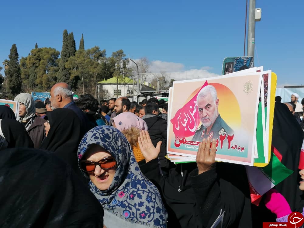 فارس به پاس پیروزی انقلاب در ۲۲ بهمن و به یاد سردار دل&zwnj;ها به پا خواست + تصاویر