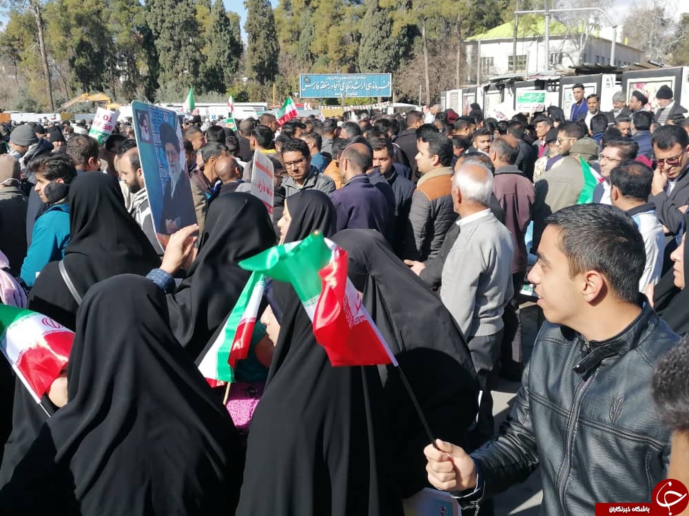 فارس به پاس پیروزی انقلاب در ۲۲ بهمن و به یاد سردار دل&zwnj;ها به پا خواست + تصاویر