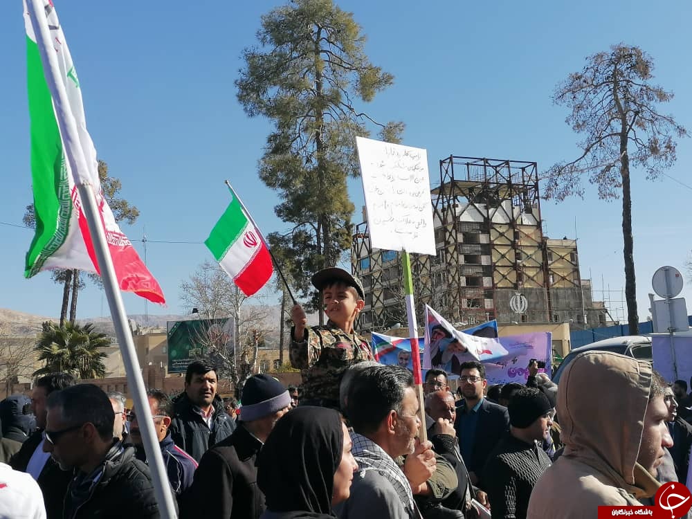 فارس به پاس پیروزی انقلاب در ۲۲ بهمن و به یاد سردار دل&zwnj;ها به پا خواست + تصاویر