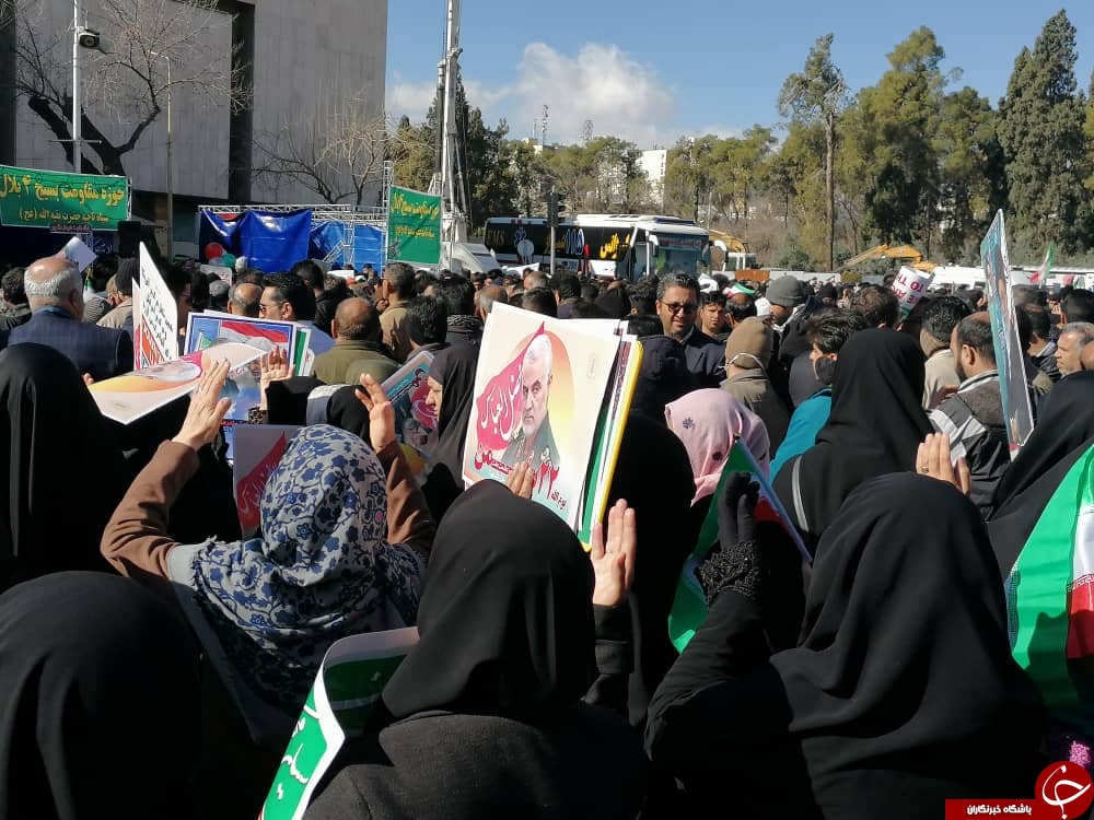 فارس به پاس پیروزی انقلاب در ۲۲ بهمن و به یاد سردار دل&zwnj;ها به پا خواست + تصاویر