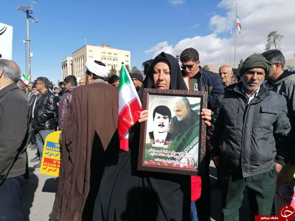 فارس به پاس پیروزی انقلاب در ۲۲ بهمن و به یاد سردار دل&zwnj;ها به پا خواست + تصاویر
