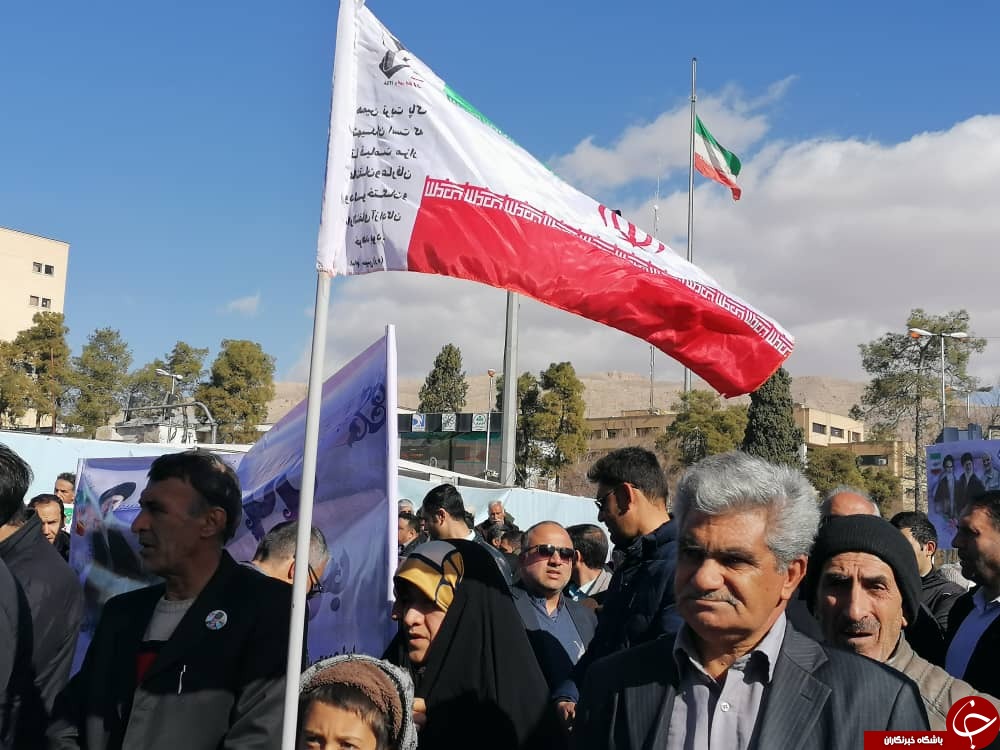 فارس به پاس پیروزی انقلاب در ۲۲ بهمن و به یاد سردار دل&zwnj;ها به پا خواست + تصاویر