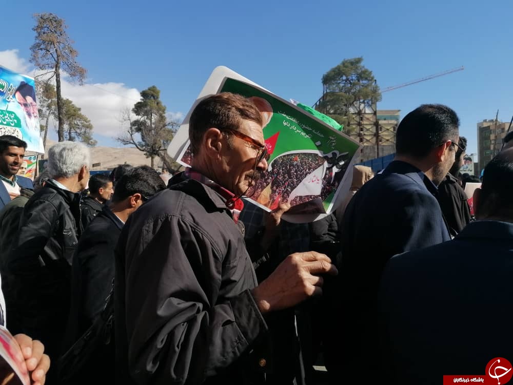فارس به پاس پیروزی انقلاب در ۲۲ بهمن و به یاد سردار دل&zwnj;ها به پا خواست + تصاویر