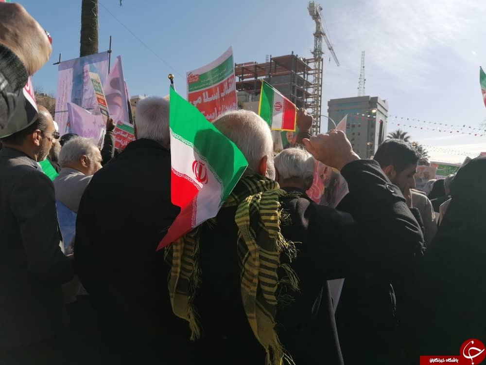 فارس به پاس پیروزی انقلاب در ۲۲ بهمن و به یاد سردار دل&zwnj;ها به پا خواست + تصاویر