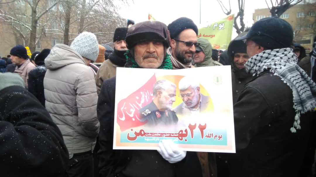 آغاز راهپیمایی با شکوه ۲۲ بهمن همدان در زیر بارش برف