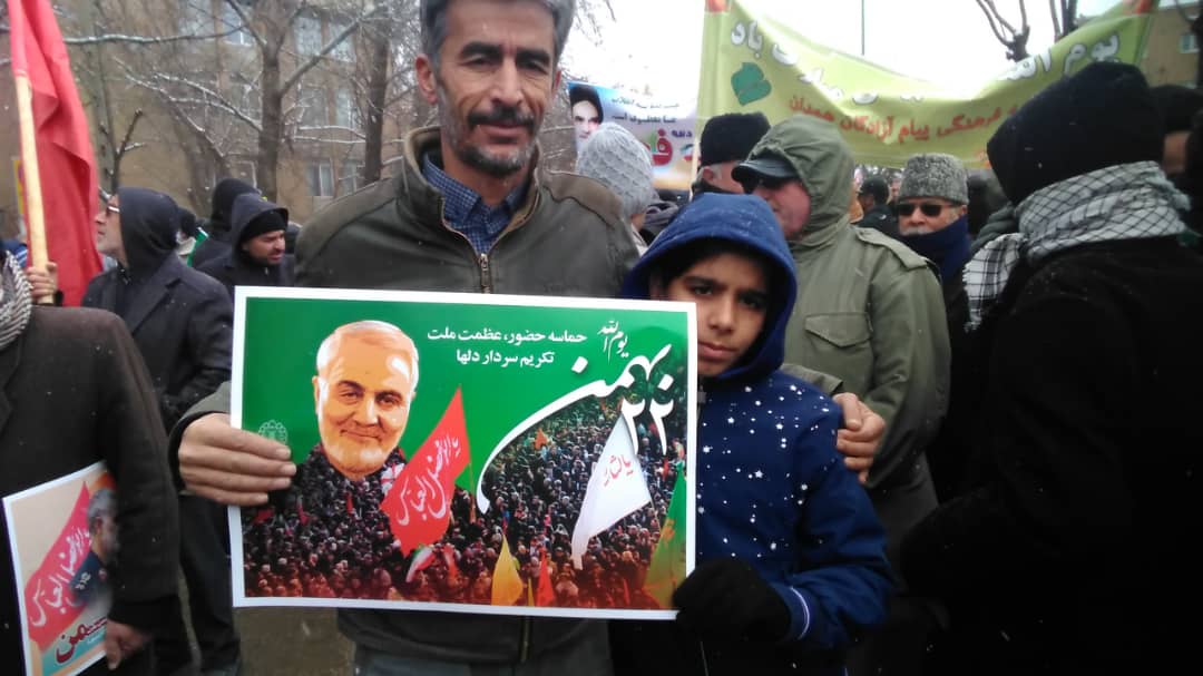 آغاز راهپیمایی با شکوه ۲۲ بهمن همدان در زیر بارش برف