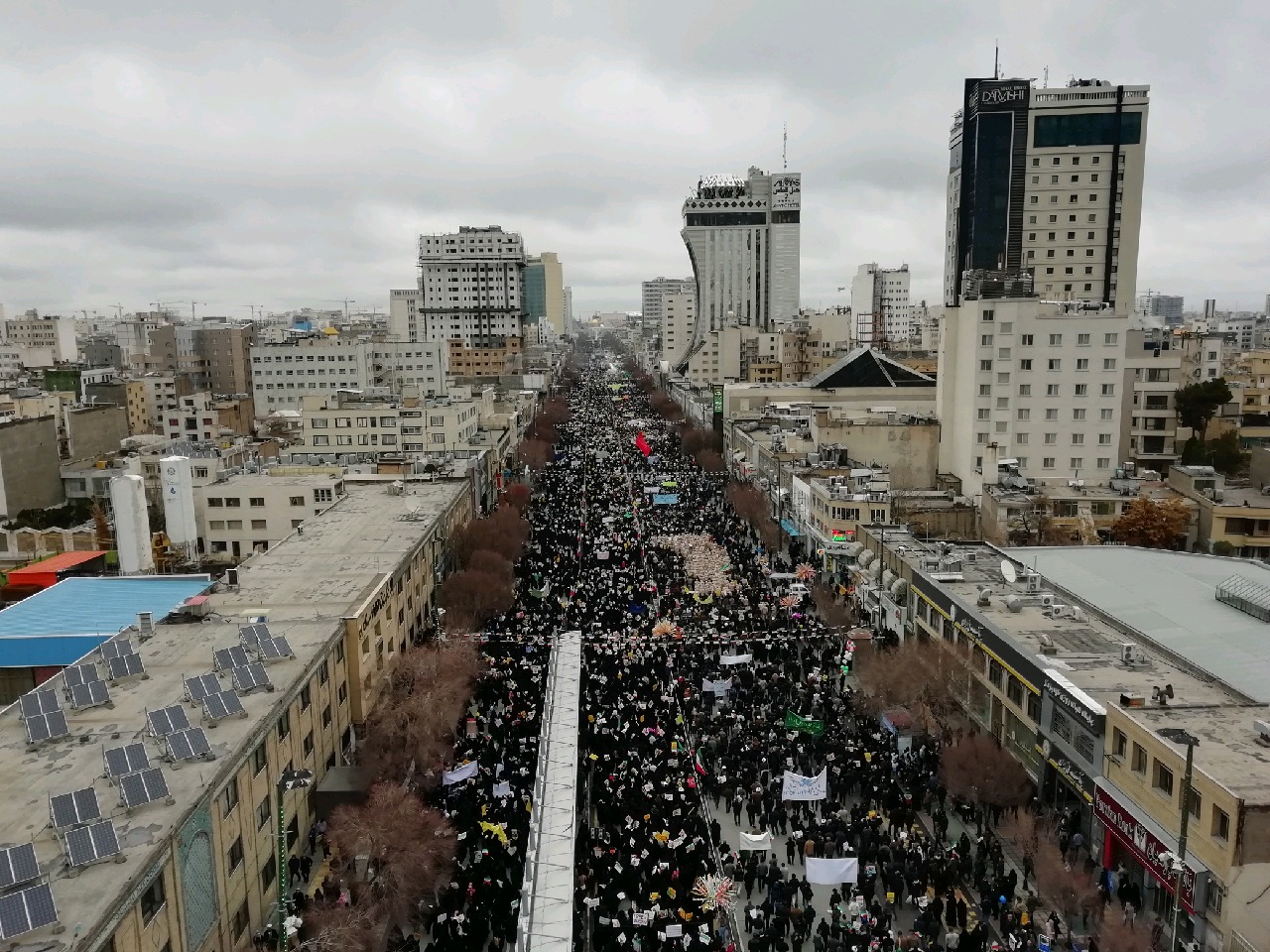 راهپیمایی ۲۲ بهمن جلوه با شکوه مردم مشهد در بیعت با آرمانهای انقلاب