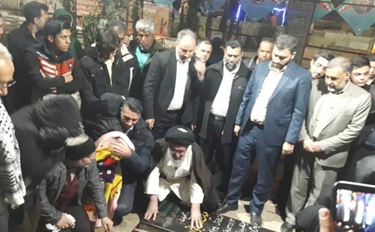 ادای احترام آیت&zwnj;الله خاتمی به مقام شامخ شهدای مقاومت در کرمان