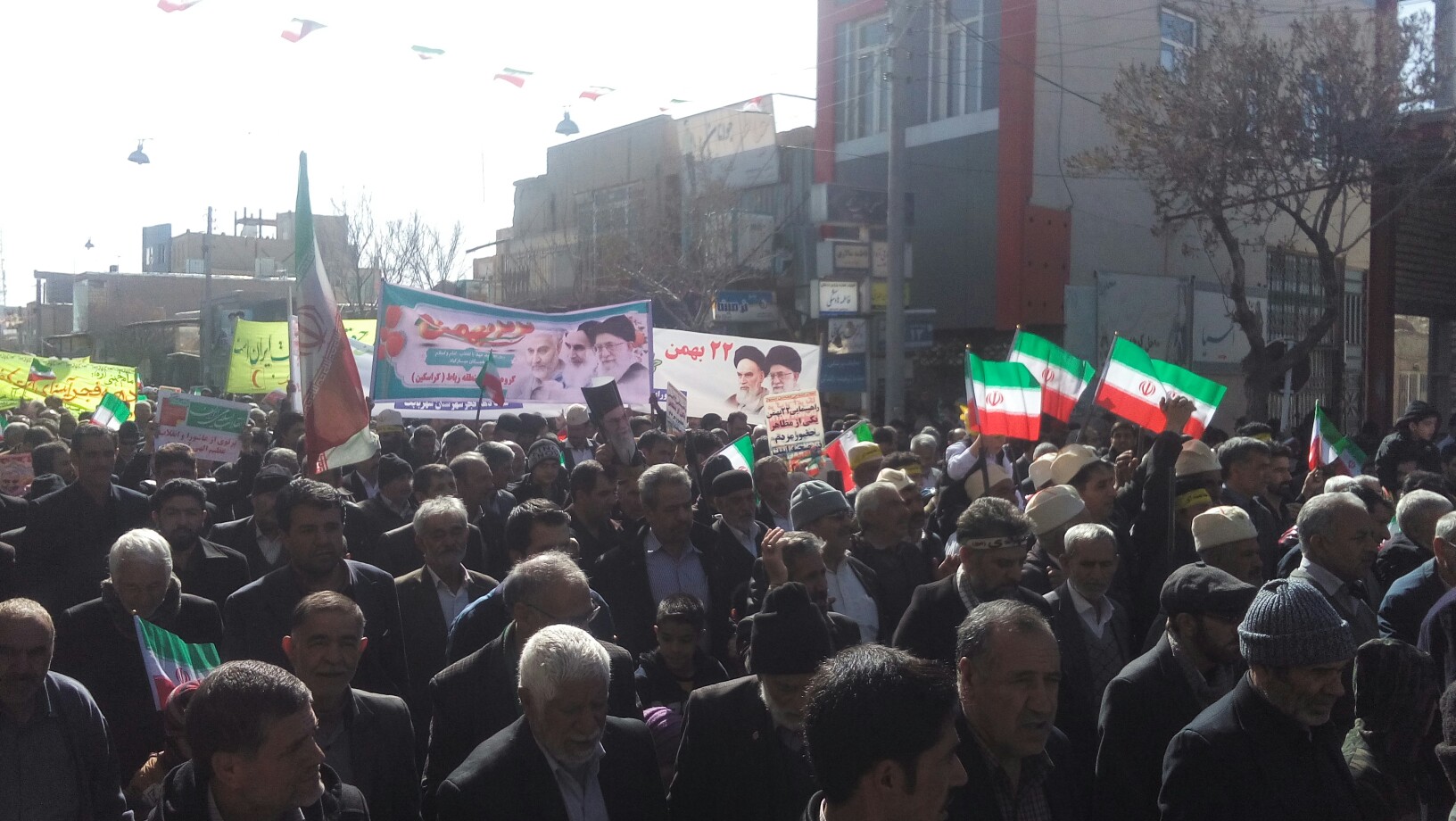 آغاز راهپیمایی ۲۲ بهمن در شهرستان&zwnj;های کرمان+ تصاویر
