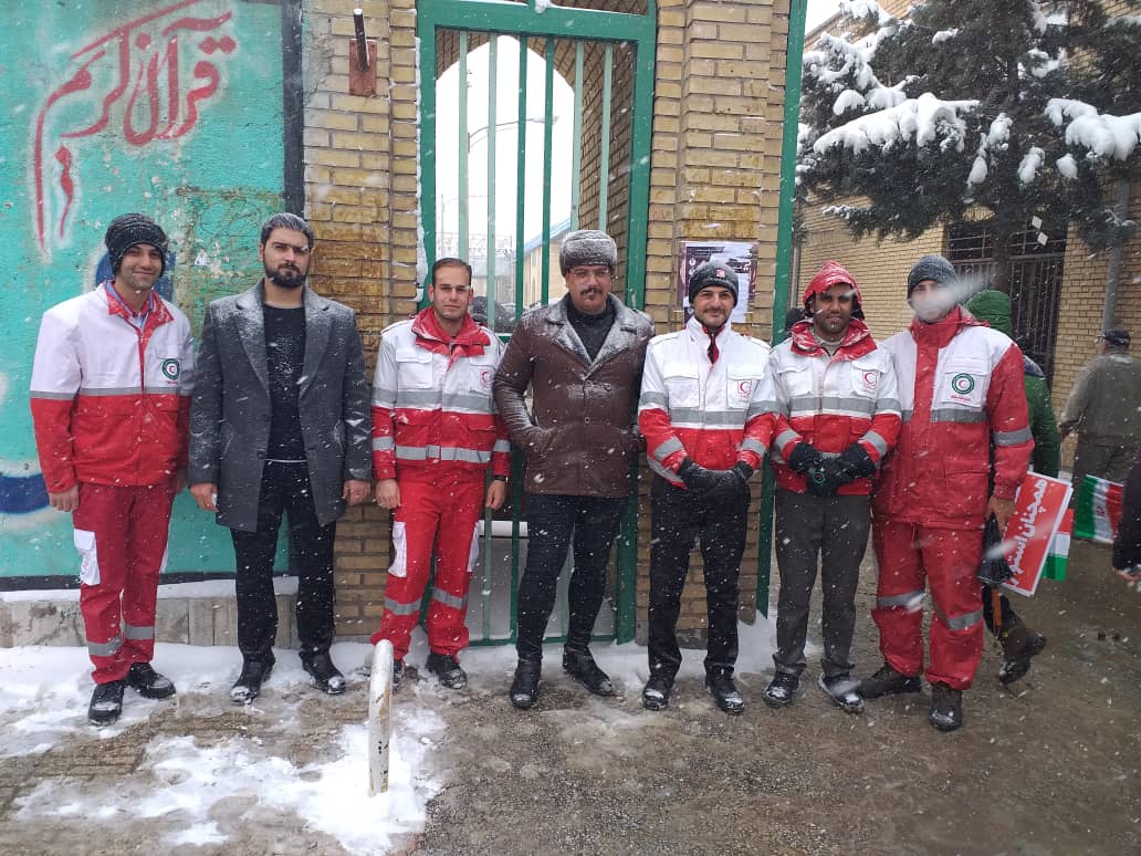 آغاز مراسم 22 بهمن نهاوند در زیر بارش برف تا لحظاتی دیگر