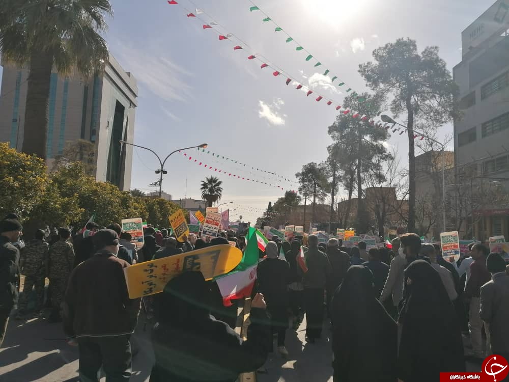 فارس به پاس پیروزی انقلاب در ۲۲ بهمن و به یاد سردار دل&zwnj;ها به پا خواست + تصاویر