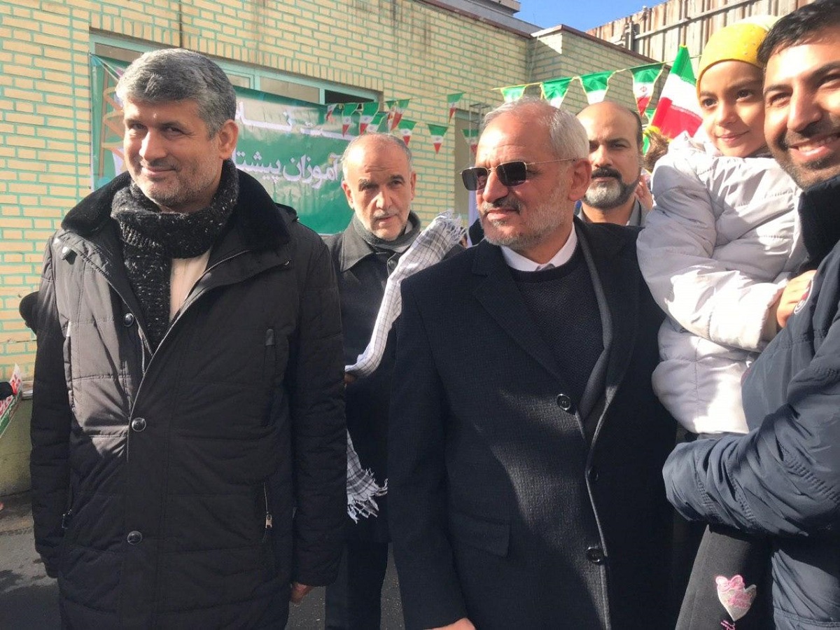 دانش آموزان آینده انقلاب را حفظ می‌کنند