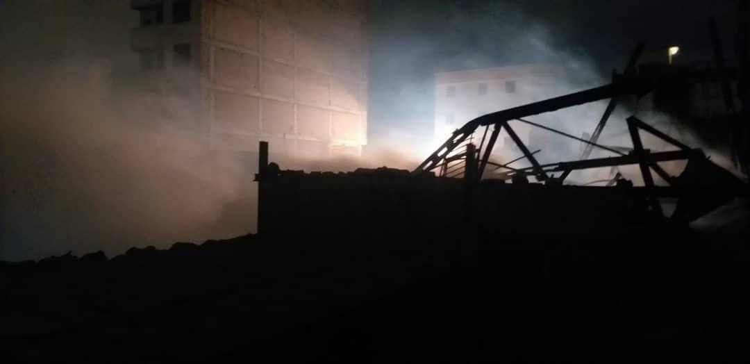 مهار آتش سوزی گسترده یک کارگاه تولیدی مبل در مرتضی گرد