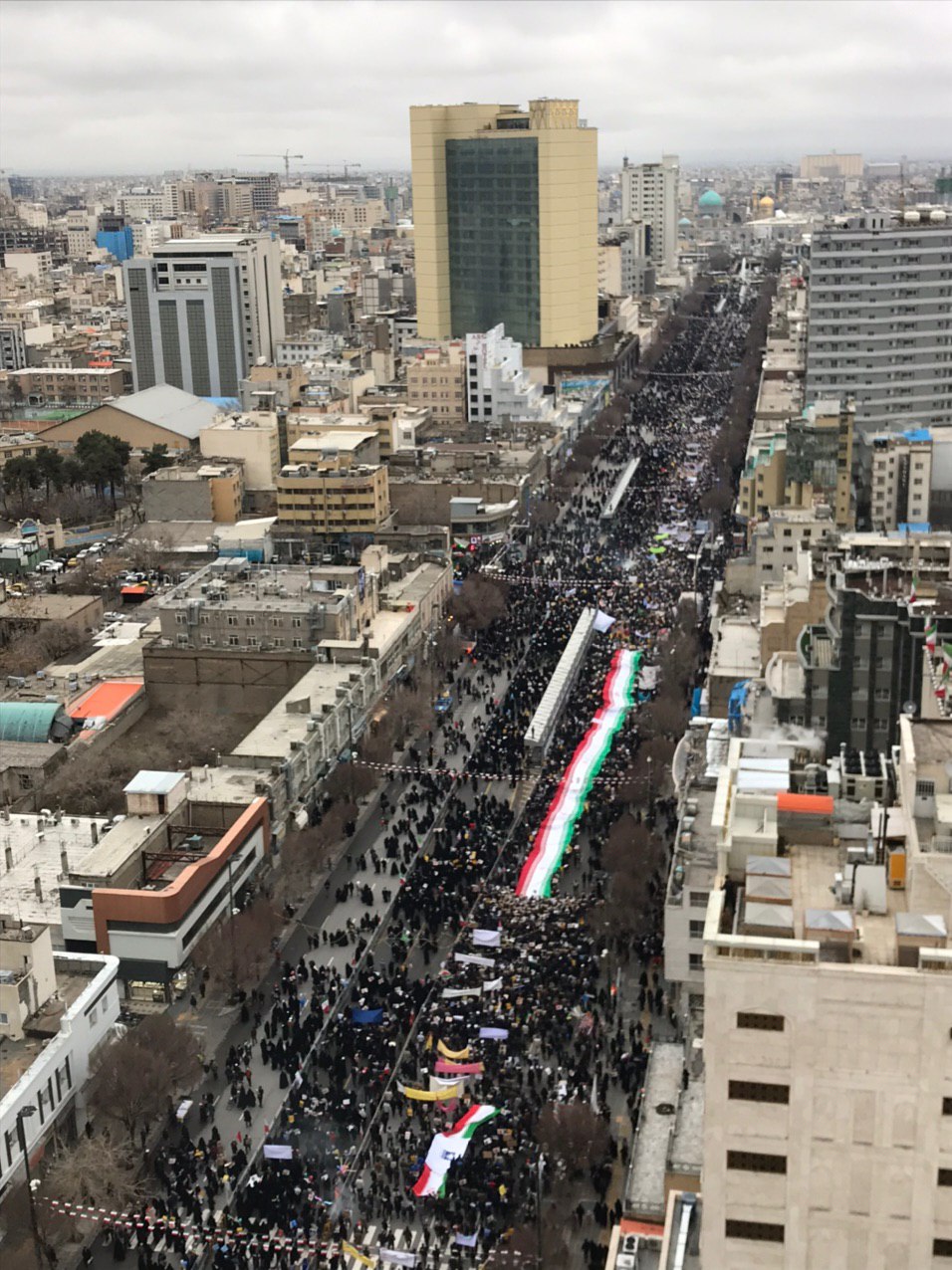حضور پرشور مردم نیشابور در راهپیمایی ۲۲ بهمن