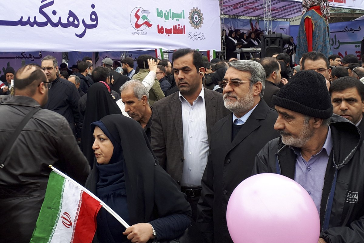 وزیر کشور به جمع راهپیمایان یوم الله ۲۲ بهمن پیوست