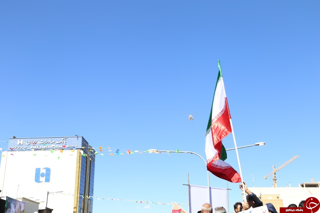 فارس به پاس پیروزی انقلاب در ۲۲ بهمن و به یاد سردار دل&zwnj;ها به پا خواست + تصاویر