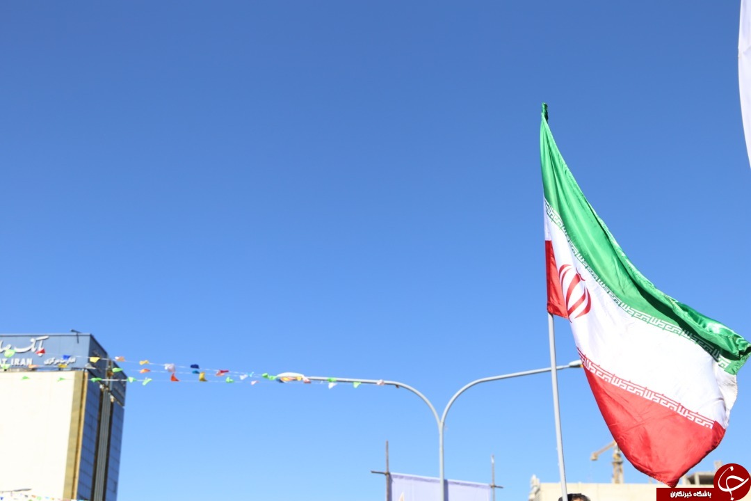 فارس به پاس پیروزی انقلاب در ۲۲ بهمن و به یاد سردار دل&zwnj;ها به پا خواست + تصاویر