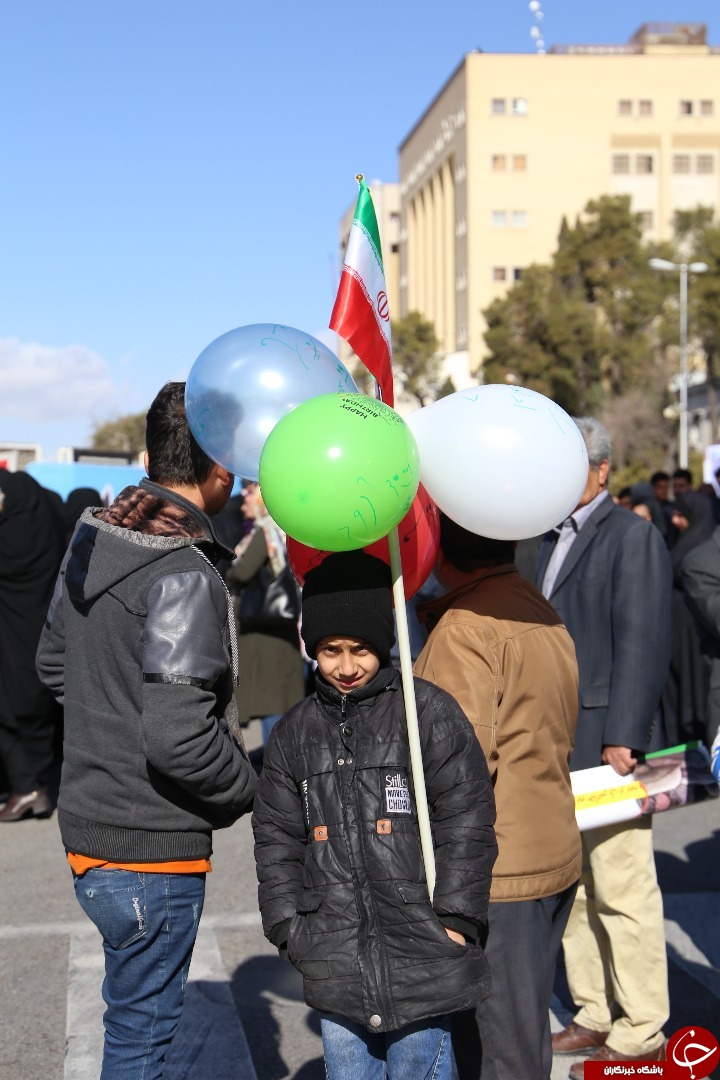 فارس به پاس پیروزی انقلاب در ۲۲ بهمن و به یاد سردار دل&zwnj;ها به پا خواست + تصاویر