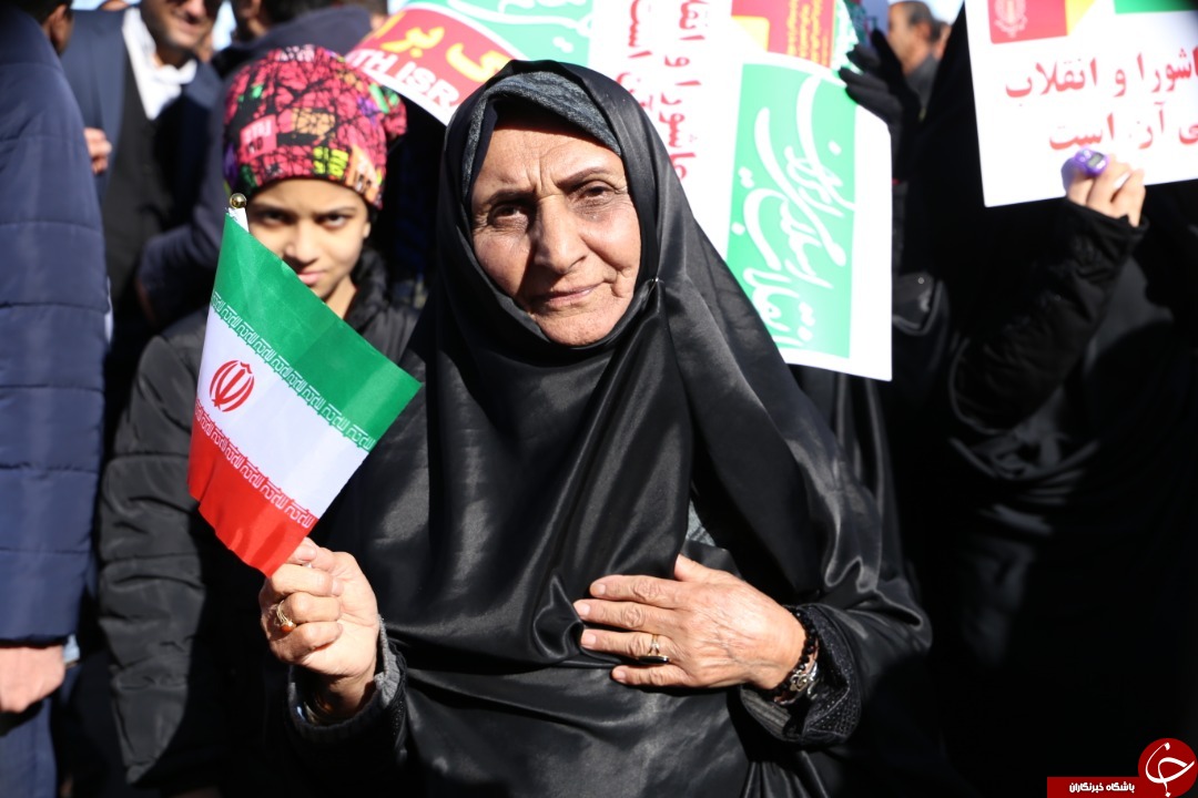 فارس به پاس پیروزی انقلاب در ۲۲ بهمن و به یاد سردار دل&zwnj;ها به پا خواست + تصاویر