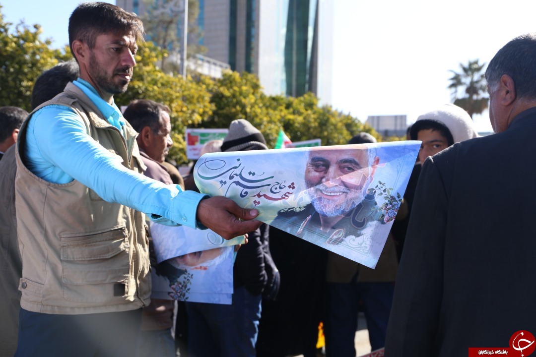 فارس به پاس پیروزی انقلاب در ۲۲ بهمن و به یاد سردار دل&zwnj;ها به پا خواست + تصاویر