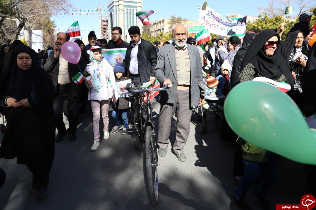 فارس به پاس پیروزی انقلاب در ۲۲ بهمن و به یاد سردار دل&zwnj;ها به پا خواست + تصاویر