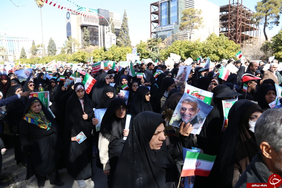 فارس به پاس پیروزی انقلاب در ۲۲ بهمن و به یاد سردار دل&zwnj;ها به پا خواست + تصاویر