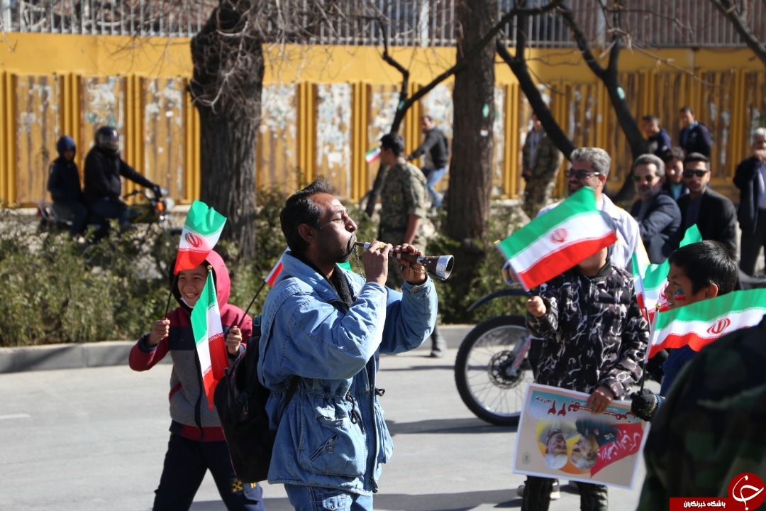 فارس به پاس پیروزی انقلاب در ۲۲ بهمن و به یاد سردار دل&zwnj;ها به پا خواست + تصاویر