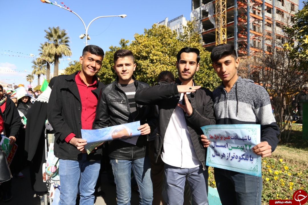 فارس به پاس پیروزی انقلاب در ۲۲ بهمن و به یاد سردار دل&zwnj;ها به پا خواست + تصاویر