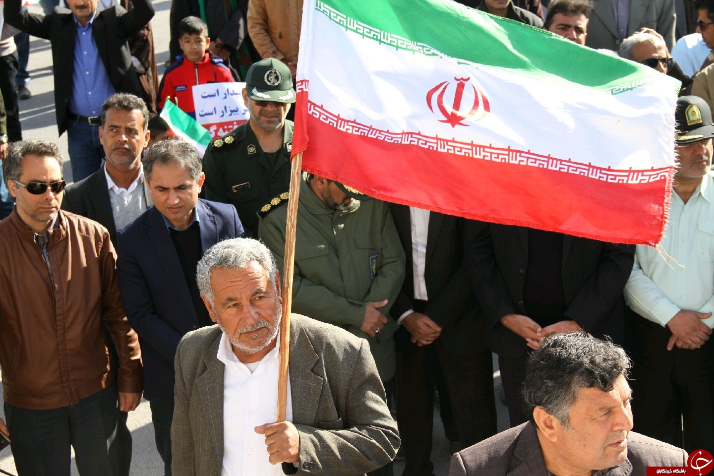 عکس&zwnj;ها و حاشیه&zwnj;های راهپیمایی ۲۲ بهمن ۹۸ در نقاط مختلف استان بوشهر