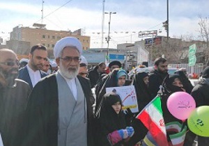 حاج قاسم سلیمانی یک مکتب است/ دشمن به دنبال ضربه زدن به محور اصلی نظام که جایگاه ولایت فقیه است