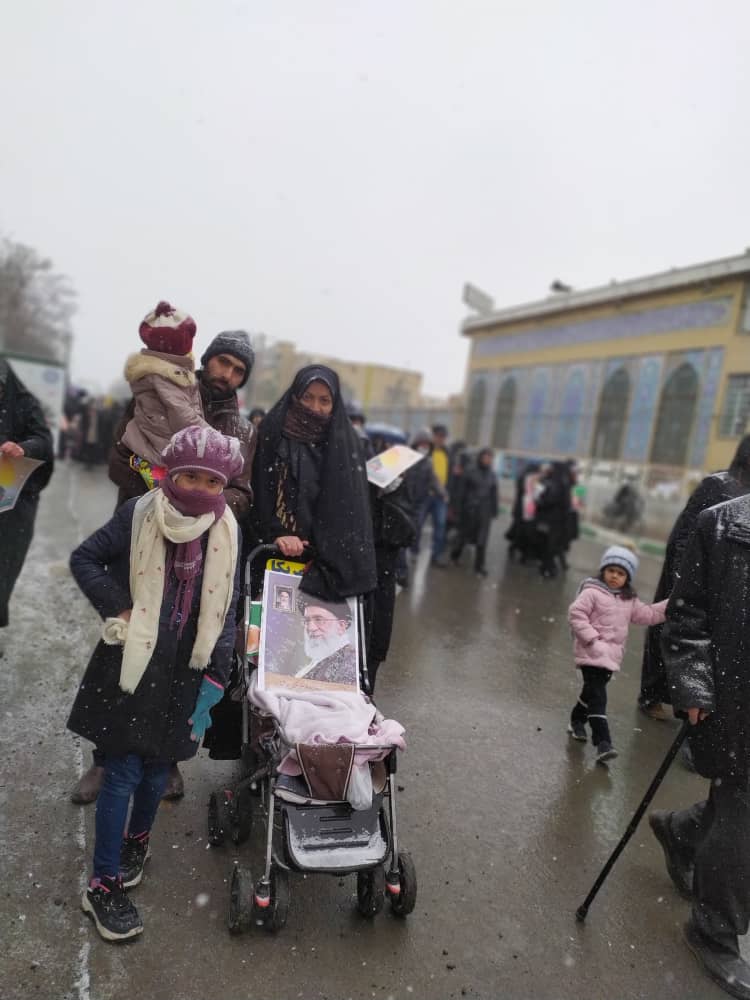 قیام مردم استان مرکزی به احترام انقلاب در راهپیمایی یوم الله ۲۲ بهمن ۹۸