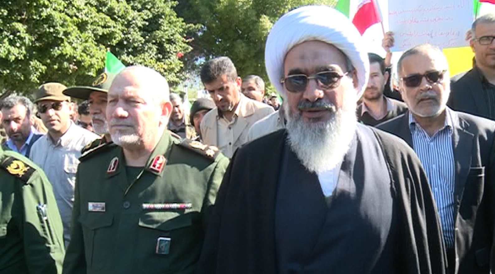 پیام حضور مردم در راهپیمایی ۲۲ بهمن وفاداری به انقلاب است