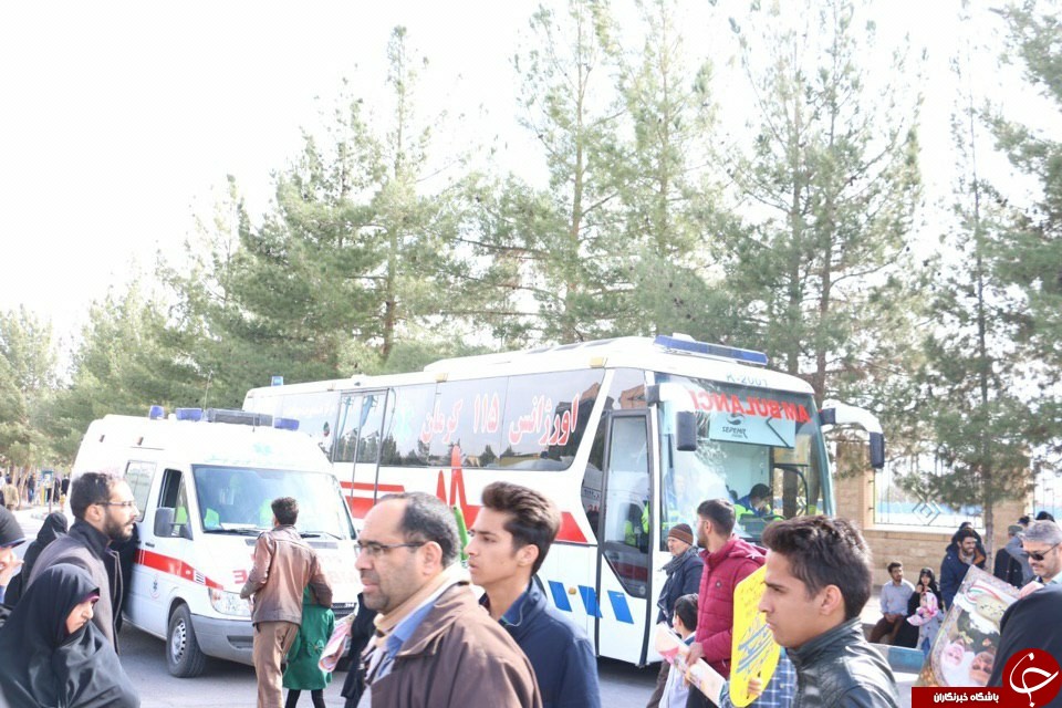 حال۳۷ نفر در راهپیمایی کرمان اورژانسی شد حال۳۷ نفر در راهپیمایی کرمان اورژانسی شد