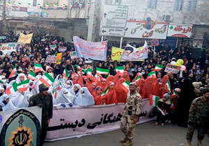 شور انقلابی دانش‌آموزان قروه در روز ۲۲ بهمن + فیلم